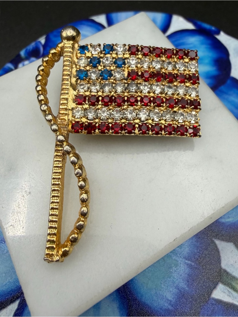 Vintage Rafaelian Rhinestone American Flag Brooch Pin Gold Tone #559